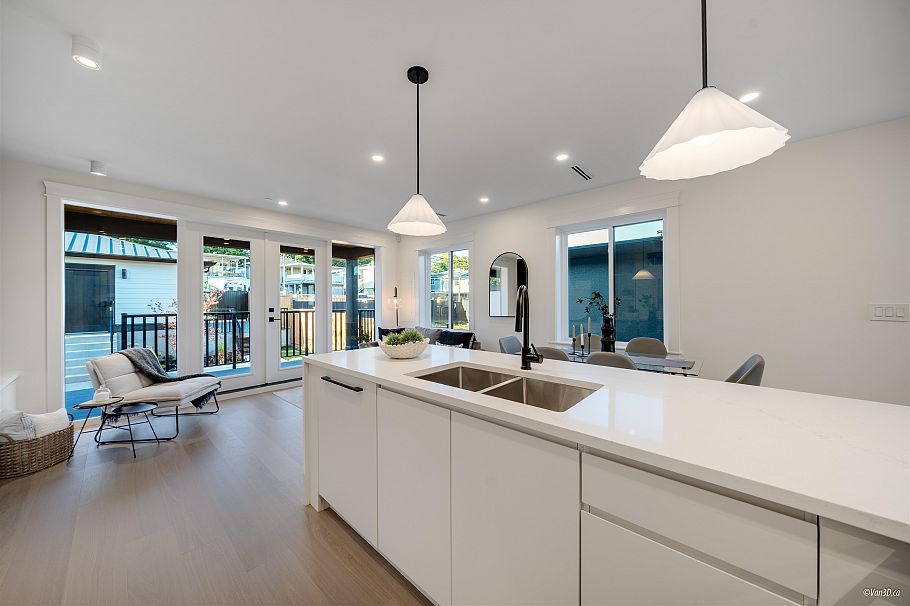 1167 E 63rd Avenue Vancouver, BC - 11