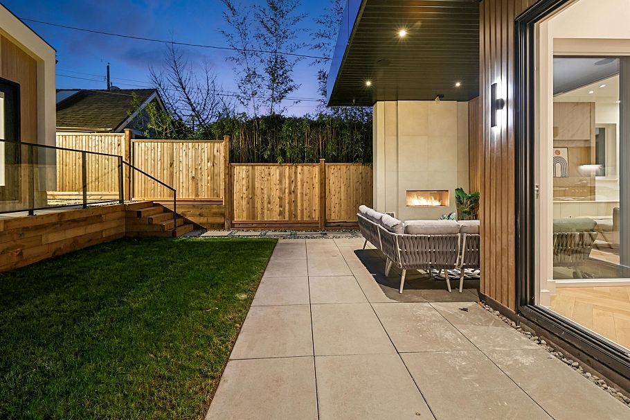 2 2130 E 2 Avenue Vancouver, BC - 26