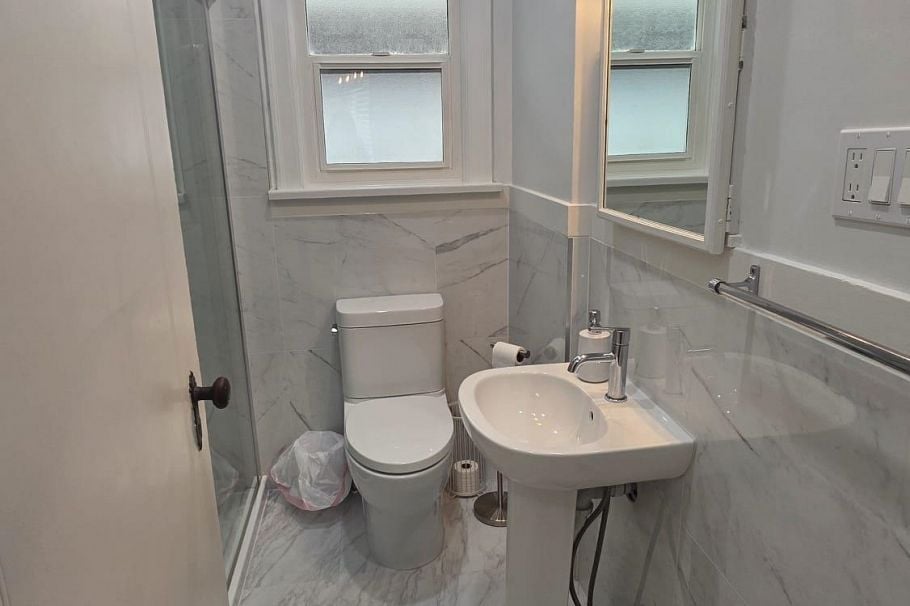 2622 Charles Street Vancouver, BC - 5