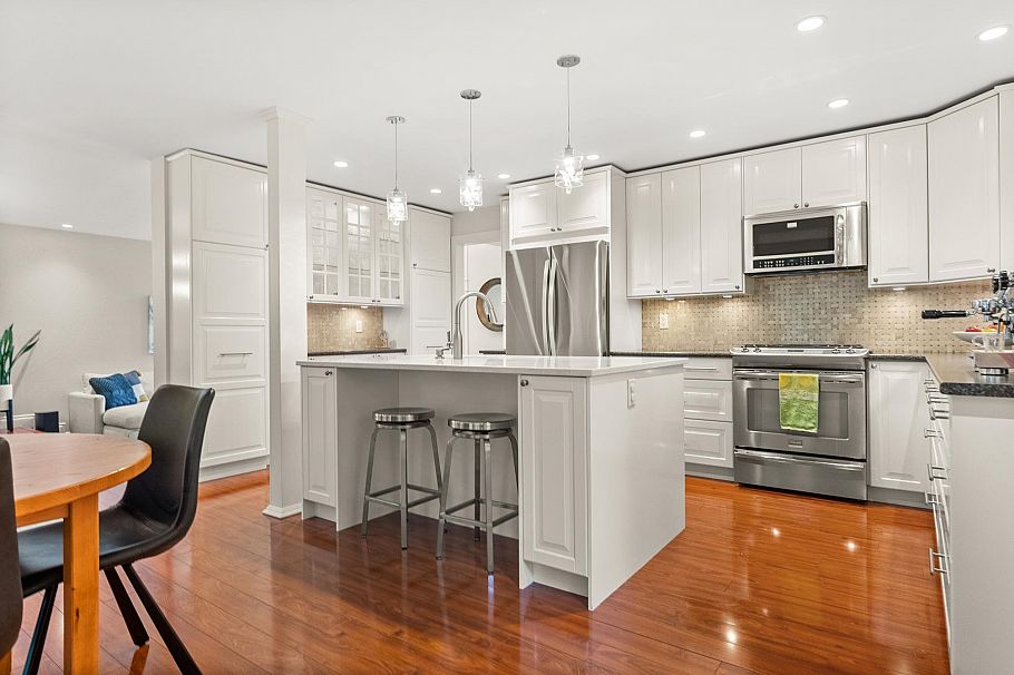 1530 Lighthall Court North Vancouver, BC - 12