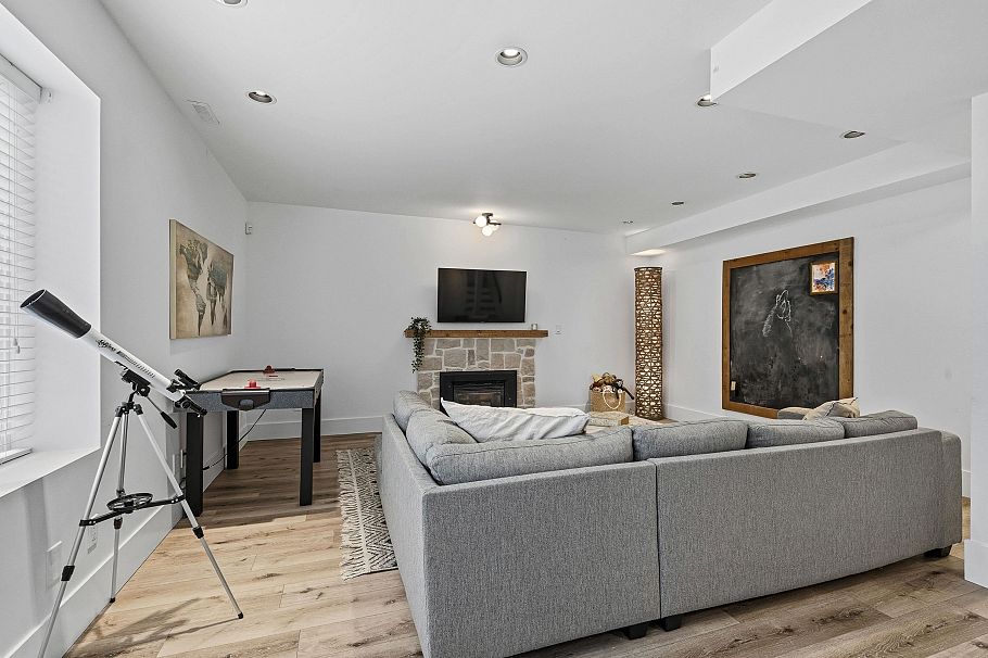 1335 Ridgewood Drive North Vancouver, BC - 27