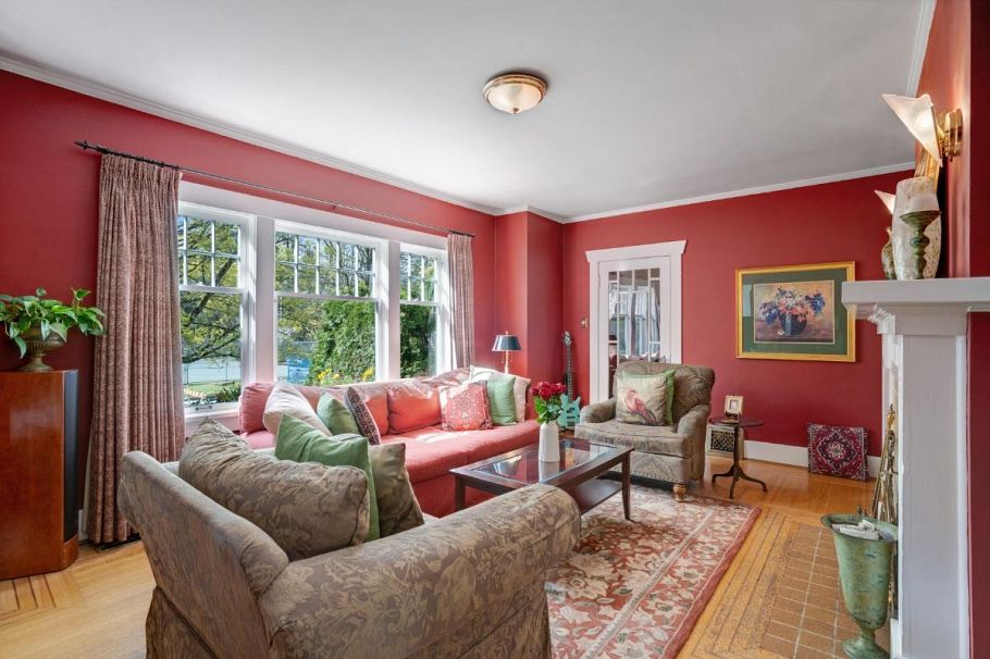 3771 W 31st Avenue Vancouver, BC - 2