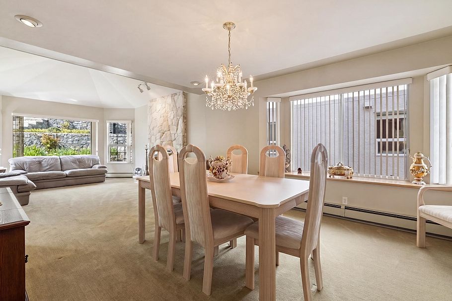 547 Tempe Crescent North Vancouver, BC - 3