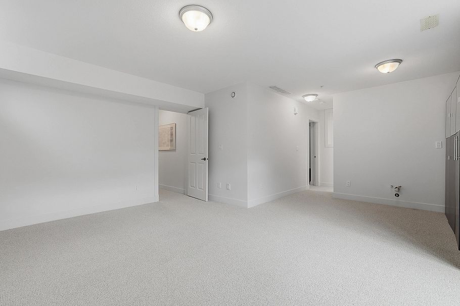 2761 E 53rd Avenue Vancouver, BC - 31