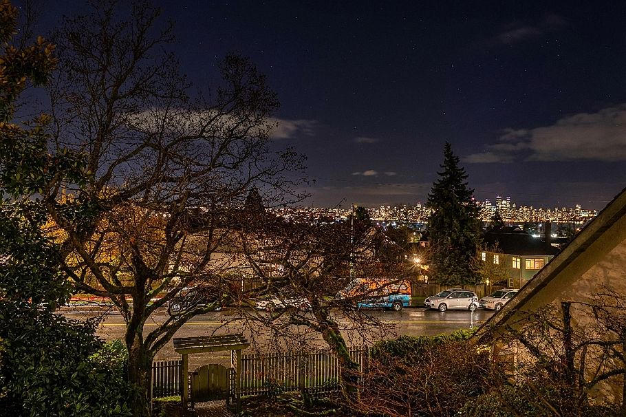 1509 Mahon Avenue North Vancouver, BC - 32