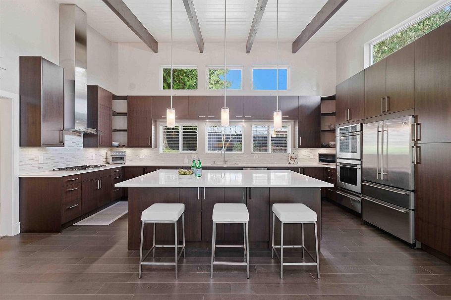 672 E St James Road North Vancouver, BC - 25