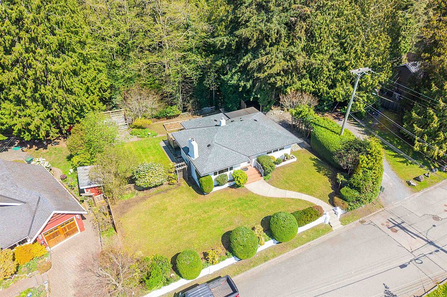 3894 Sunnycrest Drive North Vancouver, BC - 28