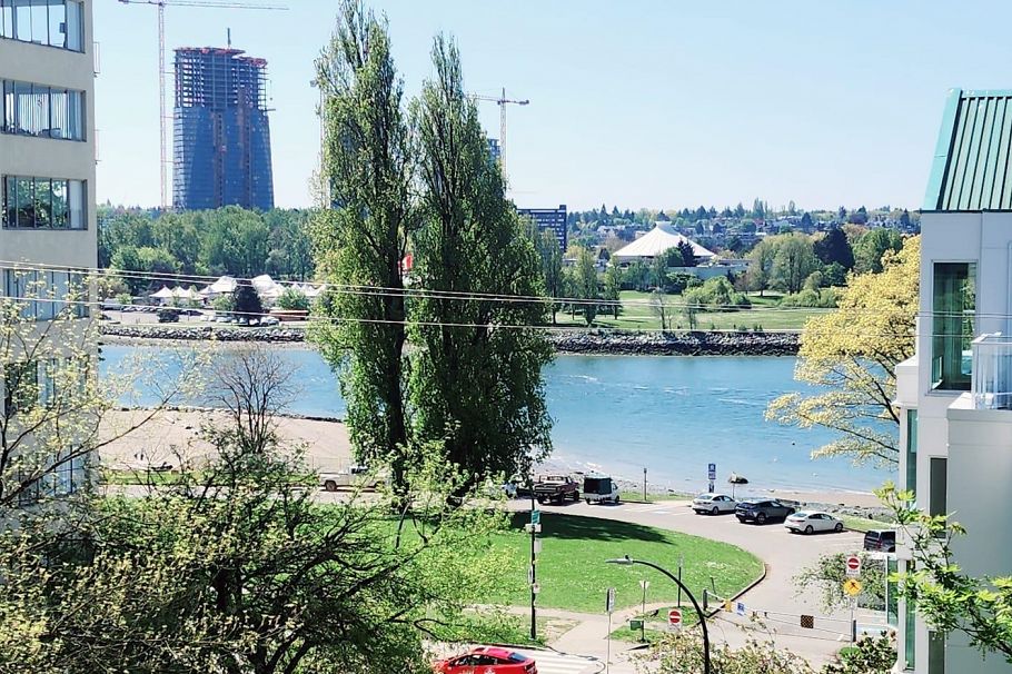 404 1406 W HARWOOD STREET, Vancouver BC V6G 1X5 Vancouver, BC - 1