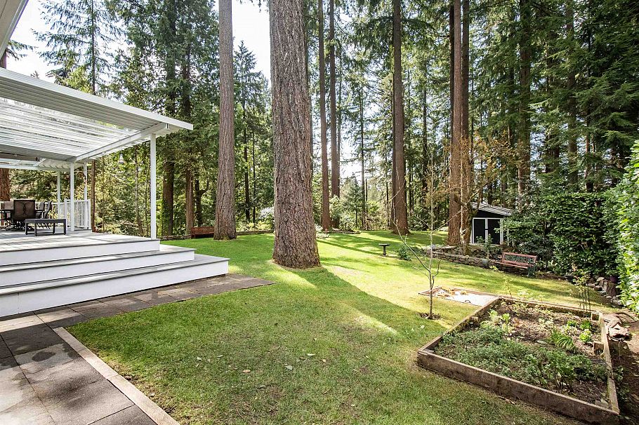 2551 Hyannis Point North Vancouver, BC - 17