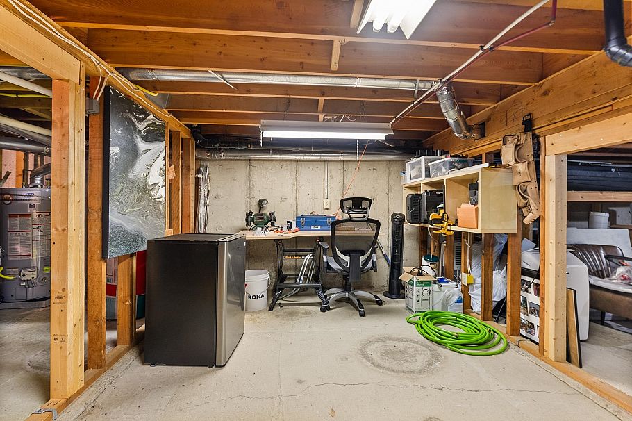 1530 Lighthall Court North Vancouver, BC - 40