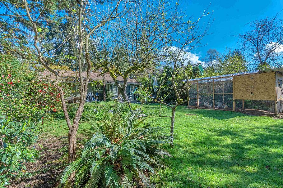 825 W 20th Street North Vancouver, BC - 19