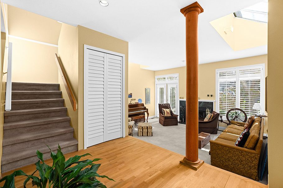 4367 W 15th Avenue Vancouver, BC - 9