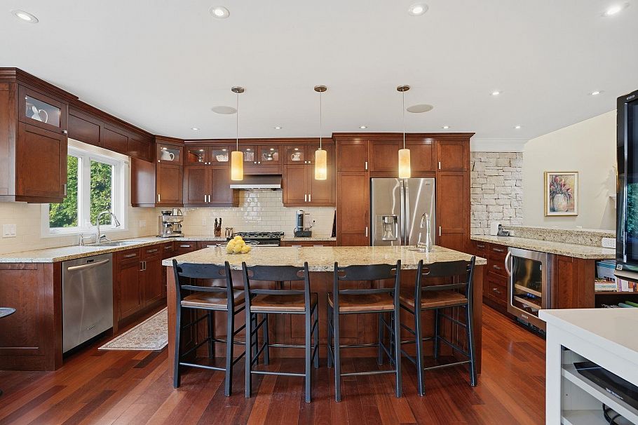 1491 Norton Court North Vancouver, BC - 9