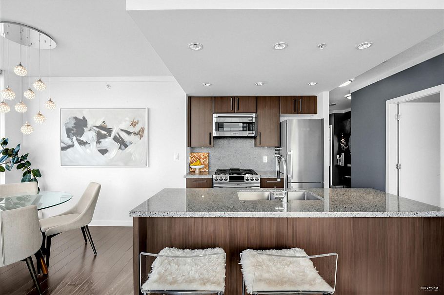 909 1708 Columbia Street Vancouver, BC - 5