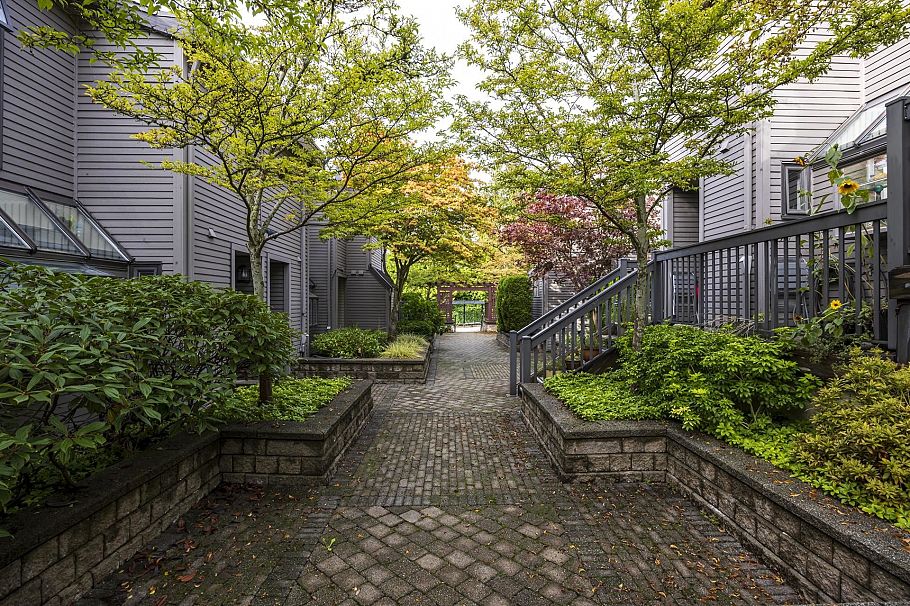 3132 Lonsdale Avenue North Vancouver, BC - 34