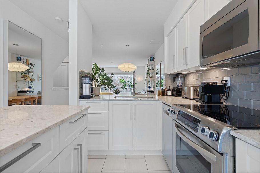 303 2688 Watson Street Vancouver, BC - 9