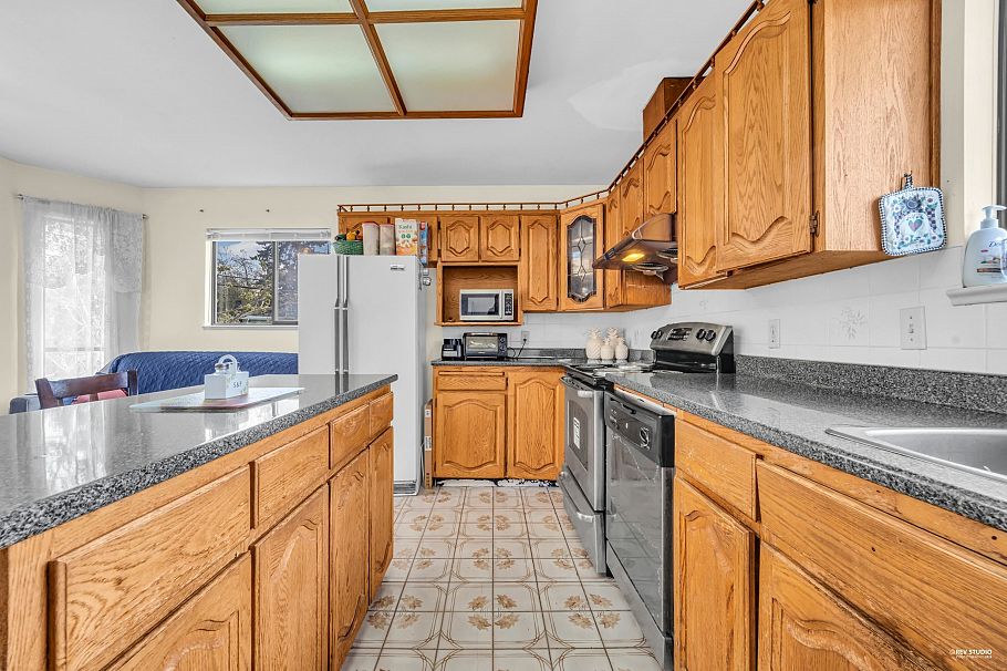 3088 School Avenue Vancouver, BC - 13