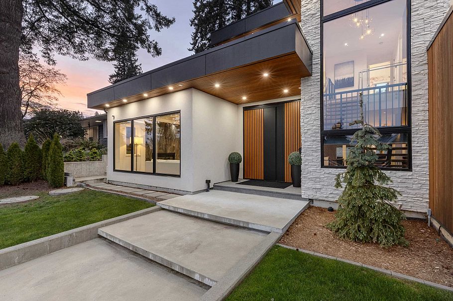 976 Melbourne Avenue North Vancouver, BC - 2