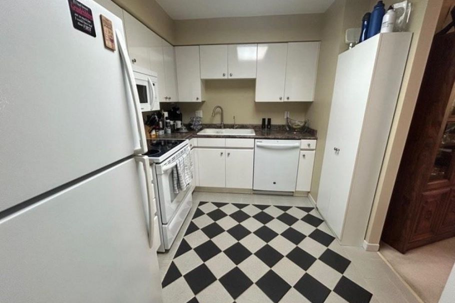 810 1327 E Keith Road North Vancouver, BC - 7