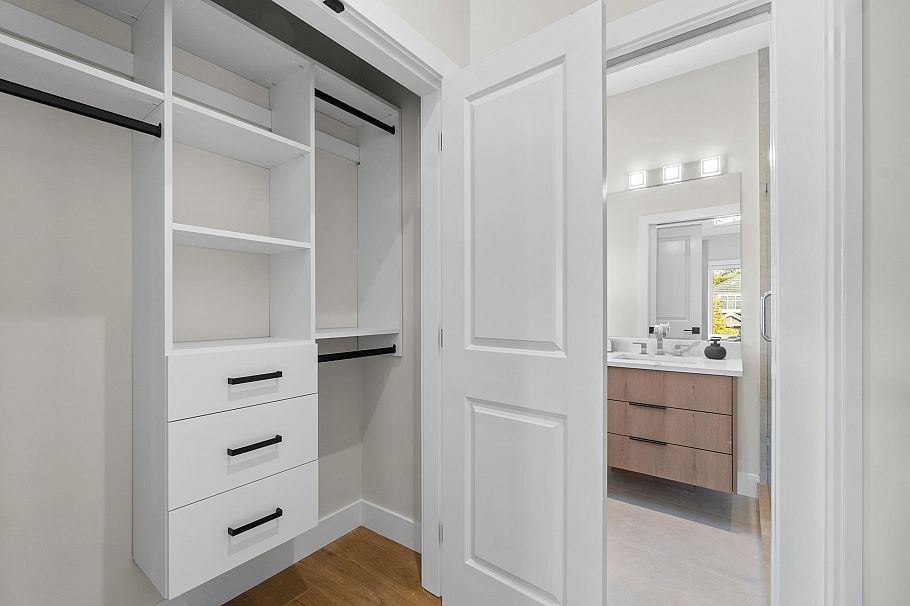 40 E 46th Avenue Vancouver, BC - 5