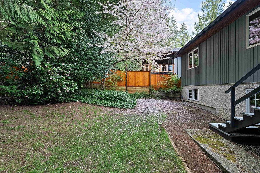 3563 Sykes Road North Vancouver, BC - 24