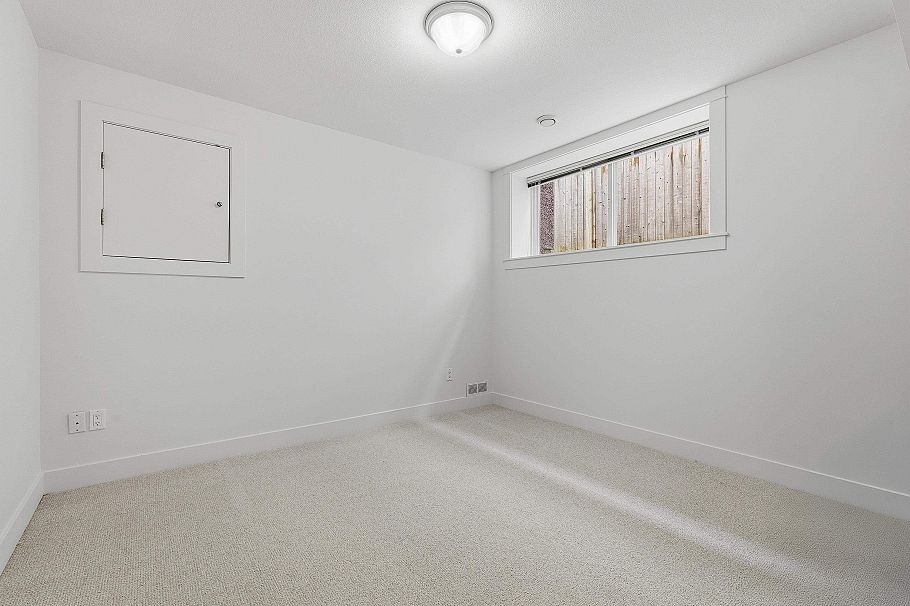 2761 E 53rd Avenue Vancouver, BC - 32