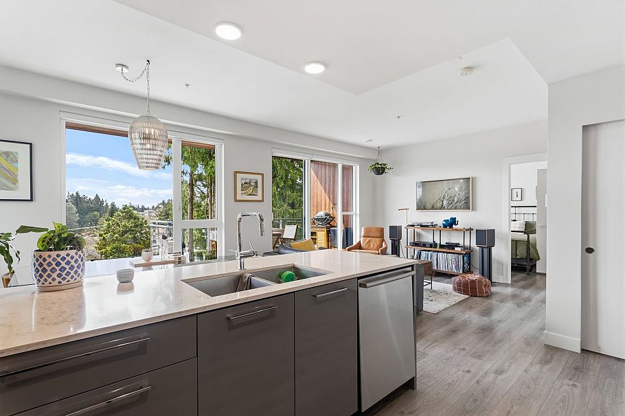 407 1327 Draycott Road North Vancouver, BC - 10