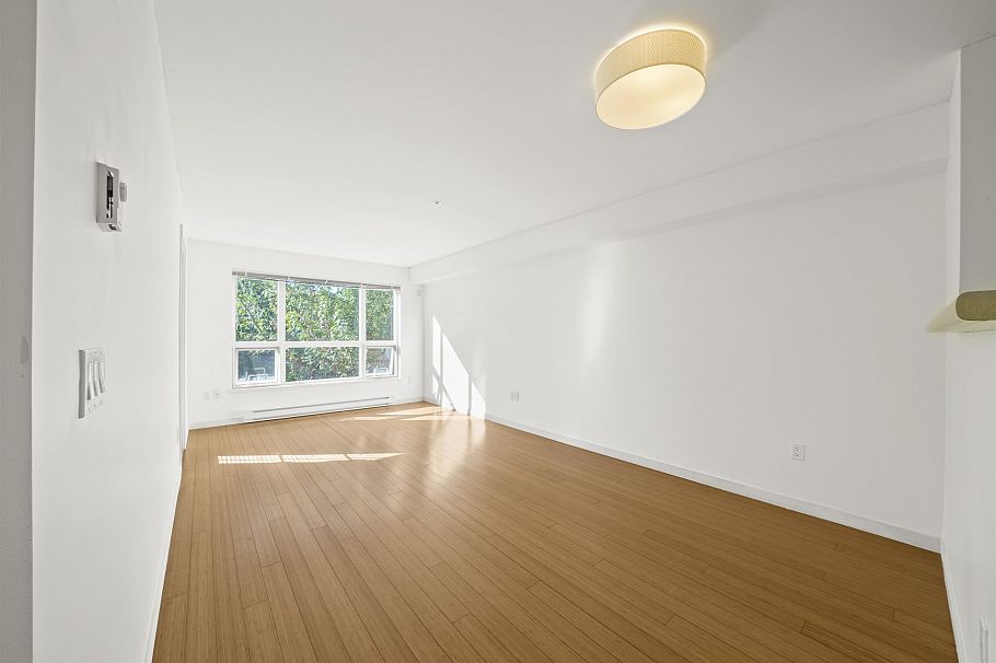 301 3575 Euclid Avenue Vancouver, BC - 5