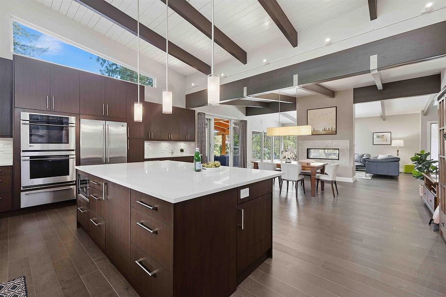 672 E St James Road North Vancouver, BC - 30