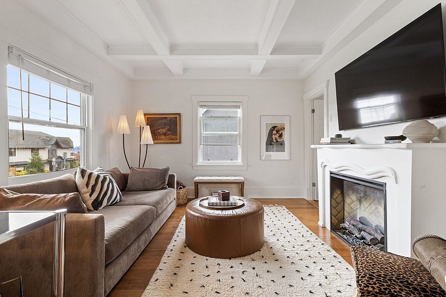 737-745 St. Andrews Avenue North Vancouver, BC - 4