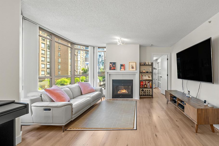 706 867 Hamilton Street Vancouver, BC - 1