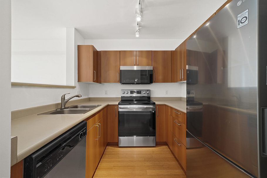 301 3575 Euclid Avenue Vancouver, BC - 12