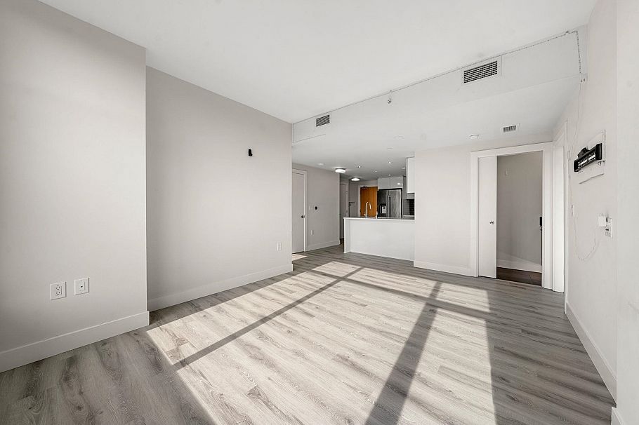 609 3451 Sawmill Crescent Vancouver, BC - 3