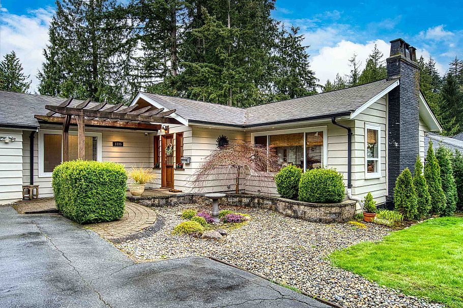 1335 Ridgewood Drive North Vancouver, BC - 2