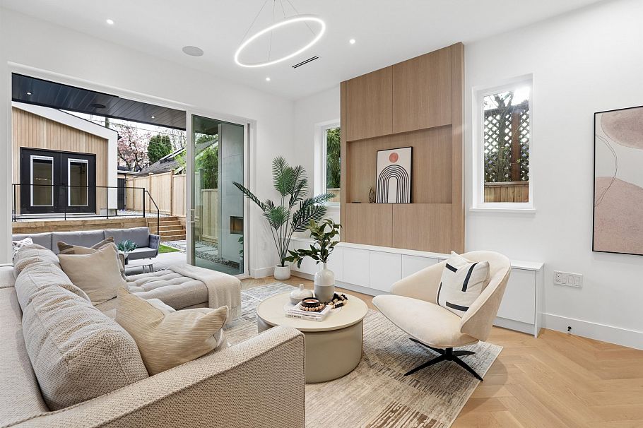 2 2130 E 2 Avenue Vancouver, BC - 12