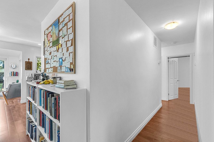 825 W 20th Street North Vancouver, BC - 13