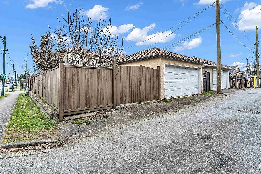 2808 Horley Street Vancouver, BC - 27
