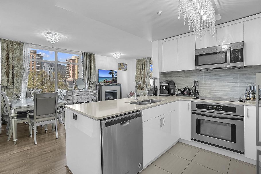 802 158 W 13th Street North Vancouver, BC - 18