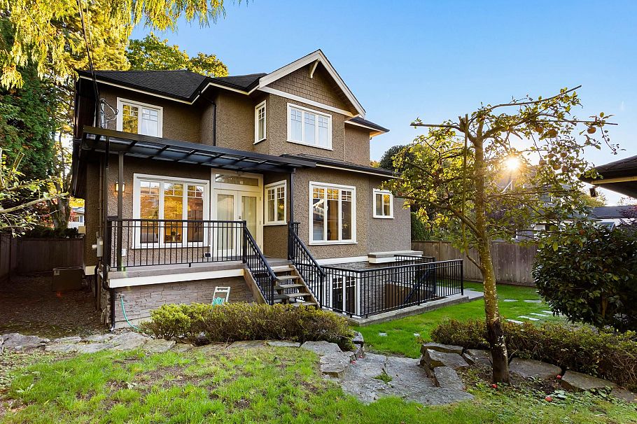 3895 W 23rd Avenue Vancouver, BC - 36