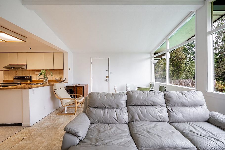1440 Mountain Highway North Vancouver, BC - 13