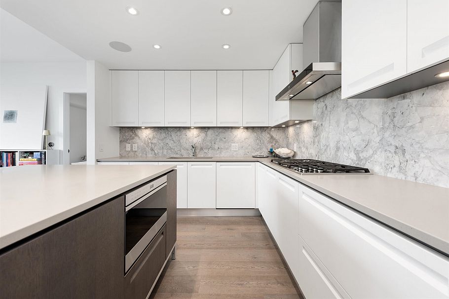 310 6333 W Boulevard Vancouver, BC - 5