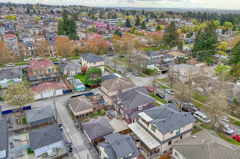 2761 E 53rd Avenue Vancouver, BC - 39