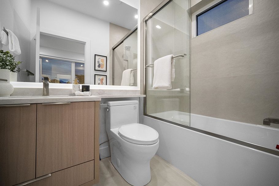 2 3623 Triumph Street Vancouver, BC - 22