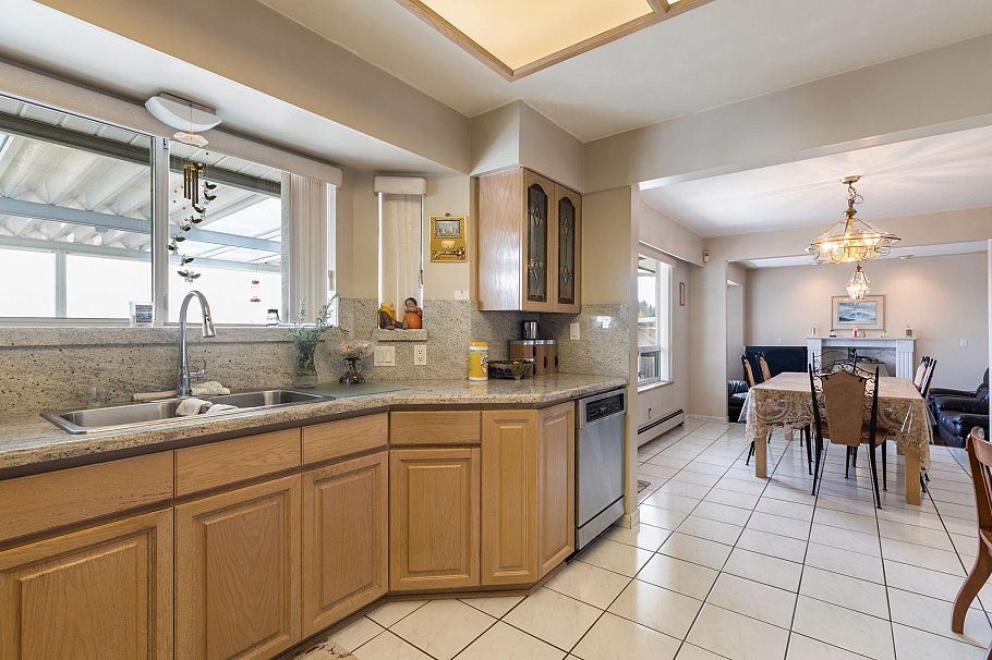 547 Tempe Crescent North Vancouver, BC - 6