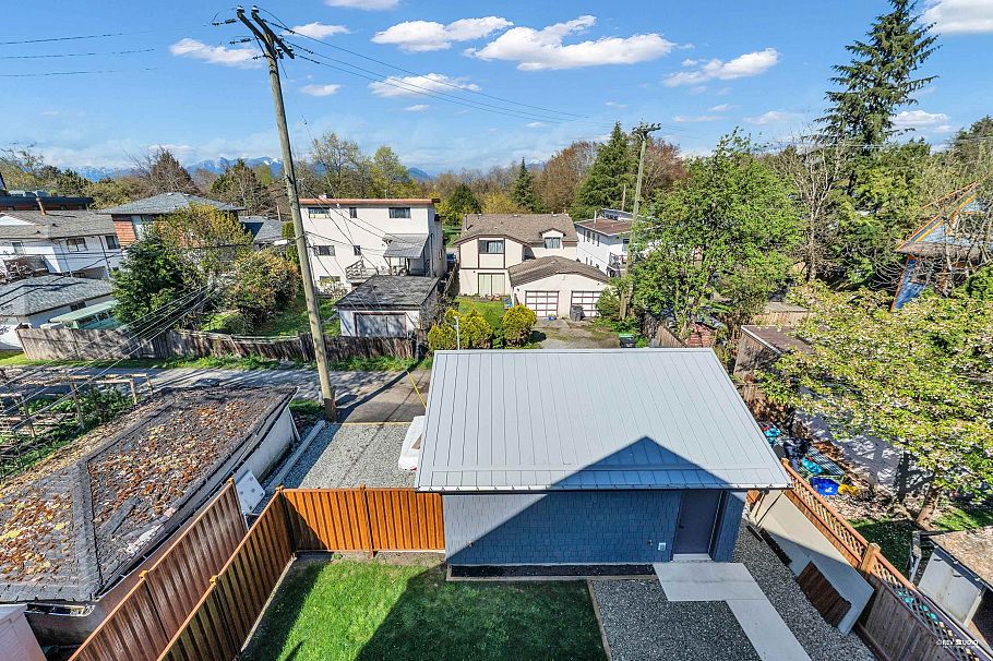 2 2091 E 20th Avenue Vancouver, BC - 29