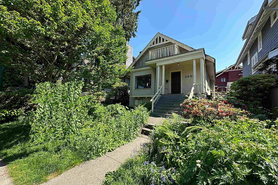 3086 W 2nd Avenue Vancouver, BC - 3