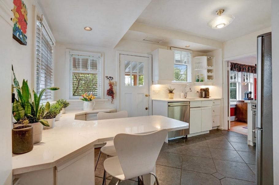 3771 W 31st Avenue Vancouver, BC - 9