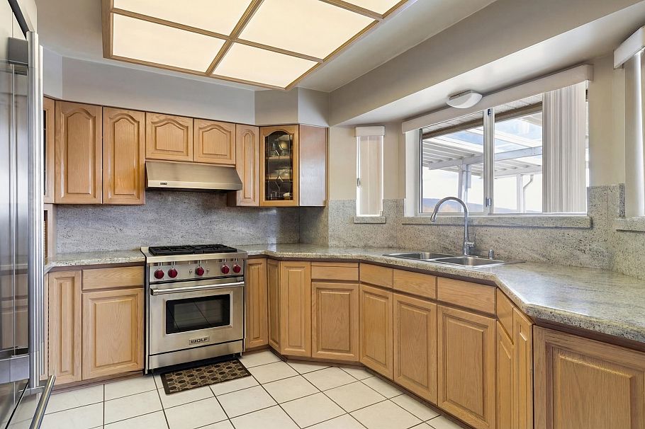 547 Tempe Crescent North Vancouver, BC - 5