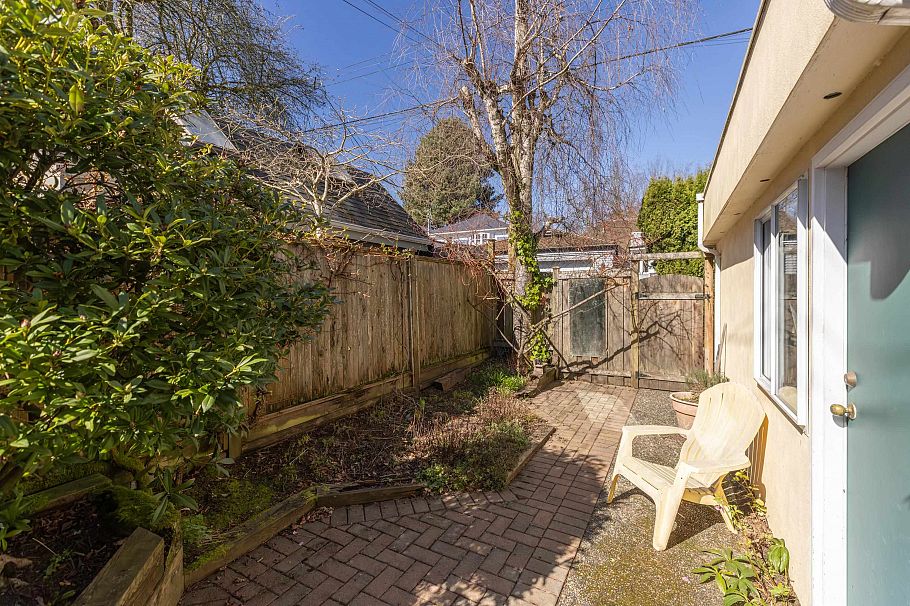 4367 W 15th Avenue Vancouver, BC - 37