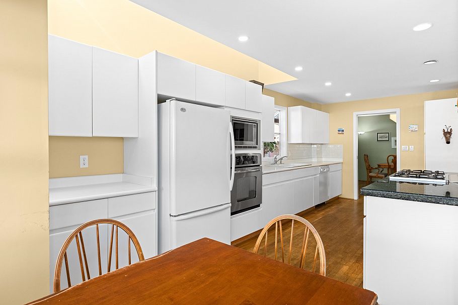 4367 W 15th Avenue Vancouver, BC - 16